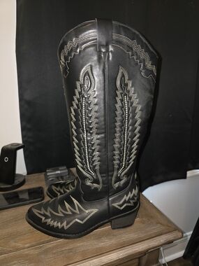 TORRID- Black Western Stitch-Detail Cowboy Boots- SIZE 8WW (Wide Calf)